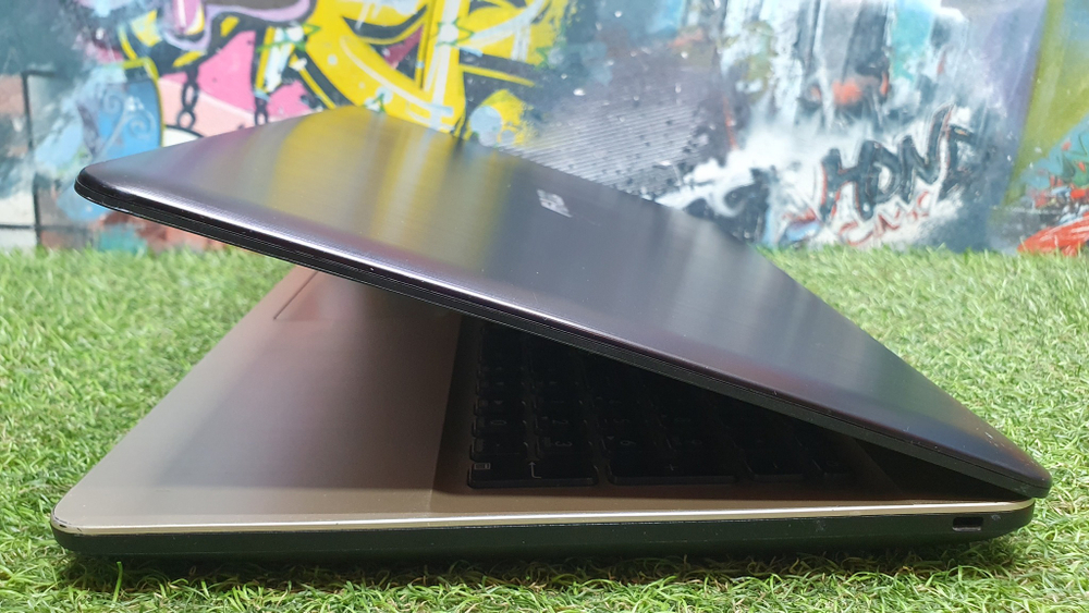 Ноутбук ASUS Pentium/4Gb/810M 1Gb