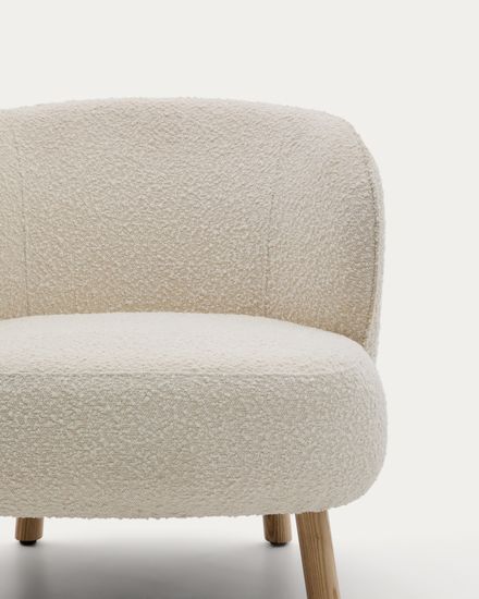 Кресло Ulit из белого букле с ножками из бука в натуральной отделке Испания La Forma