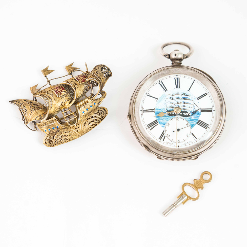 Карманные серебряные часы с парусником
