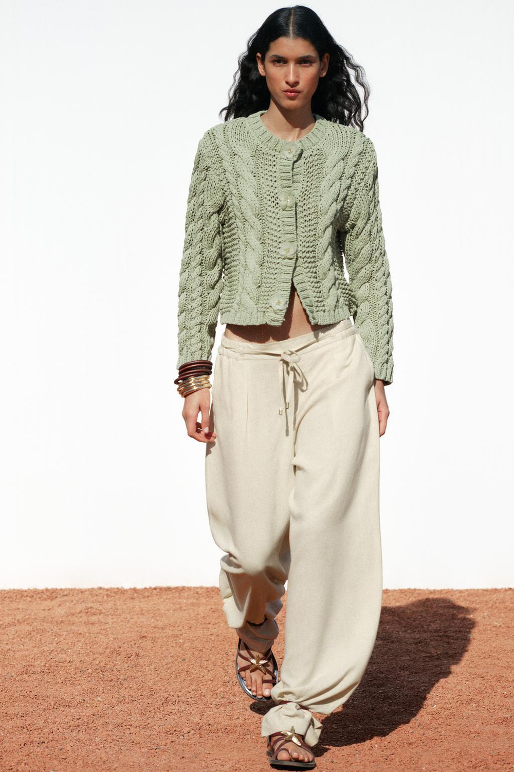 ZARA КАРДИГАН С ПУГОВИЦАМИ В ФОРМЕ ЦВЕТОВ, СВЕТЛО-ЗЕЛЕНЫЙ