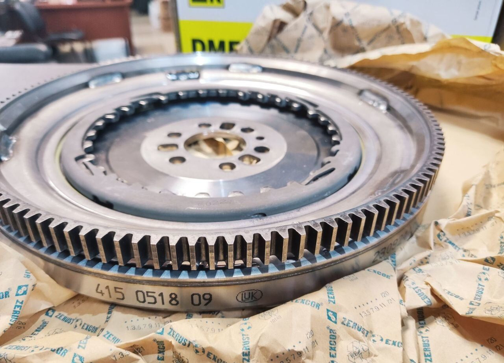 Маховик двухмассовый Luk 1.2 - 1.6 415068209