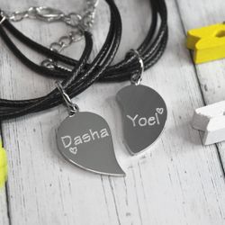 Парные кожаные браслеты-шнуры Две половинки с гравировкой на заказ