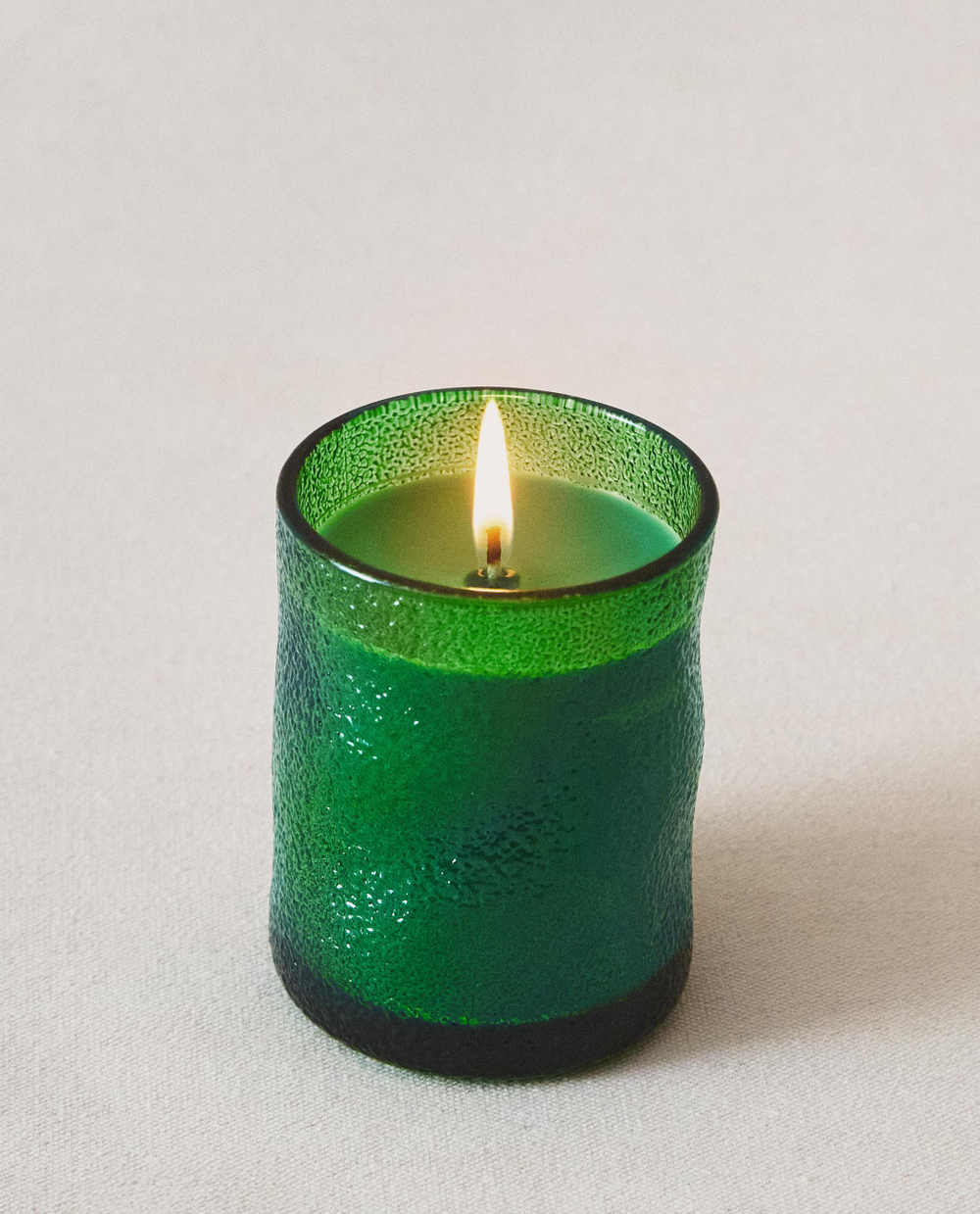 Zara Home Свеча ароматическая YUZU & MUSK 155 г, растительный воск, аромат цитрусово-мускусный, Жёлтый