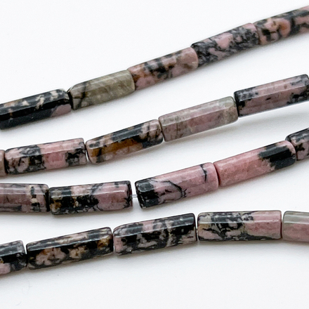 Родонит бусины, размер около 13,5*4 мм, цена за 13-14 шт (1/2 нити)