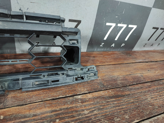 Решетка переднего бампера Skoda Karoq 17-нв Б/У Оригинал 57A853677A