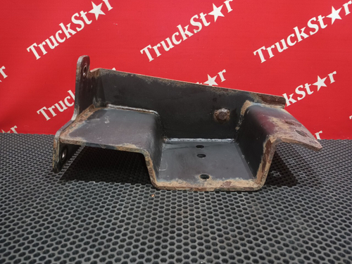 Кронштейн переднего бампера правый 2023г.