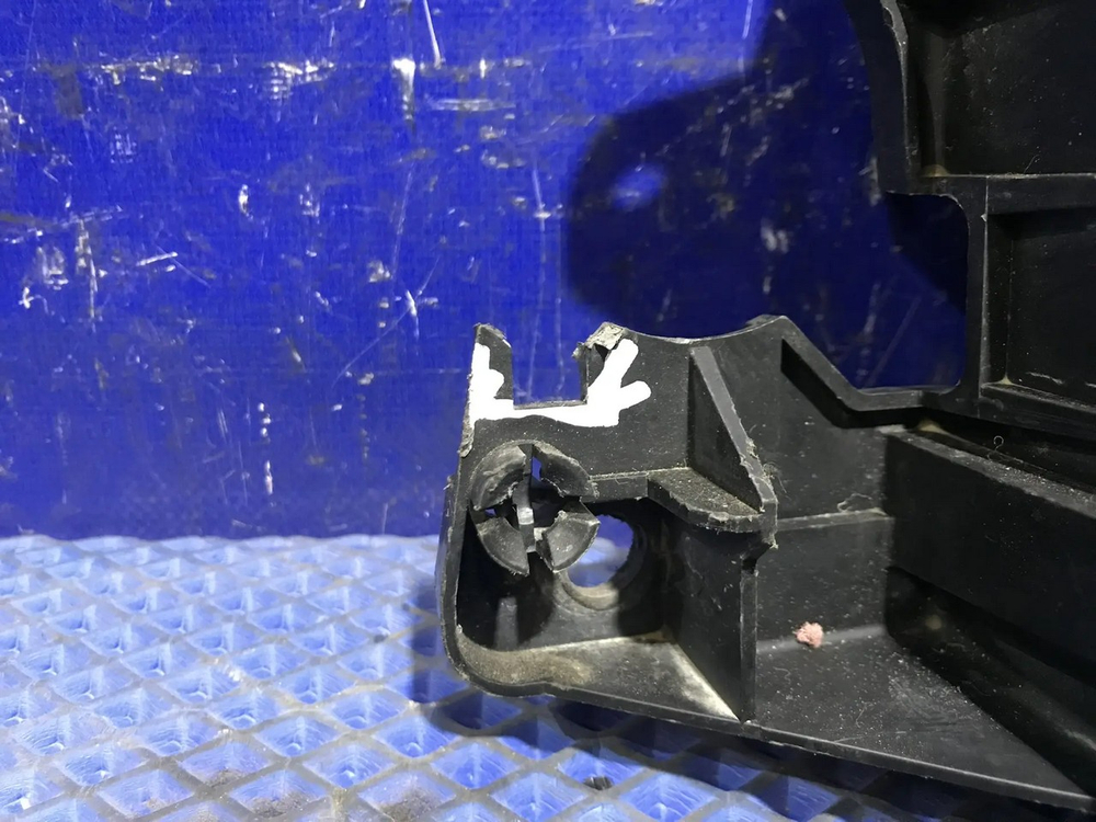 Фара передняя правая MAZDA DEMIO 2000