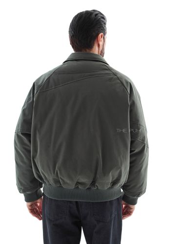 Утепленный зеленый бомбер с отложным воротником