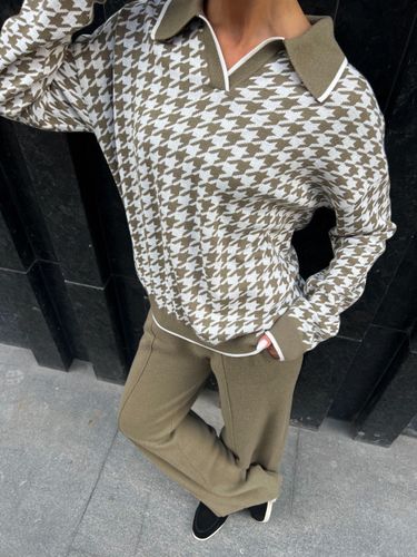 Костюм женский трикотажный в цвете хаки