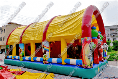 Надувной батут "Зверята с крышей 3" со скалодромом, 11*8*6 м