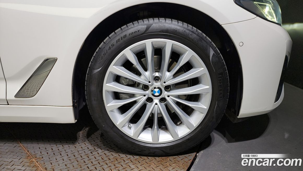 BMW 5 Series (G30) 523d Luxury (02.2022)