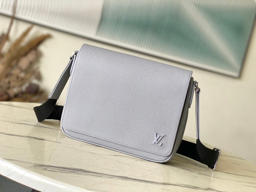 Louis Vuitton District PM