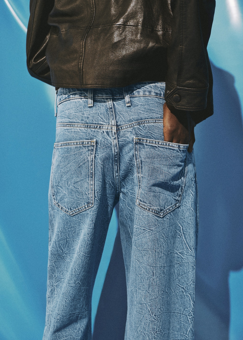 Прямые джинсы из жатой ткани