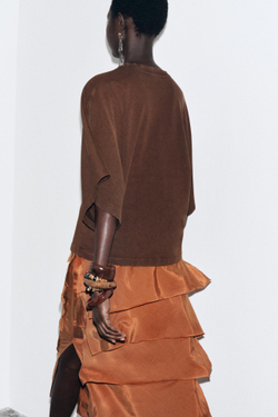 ZARA ФУТБОЛКА ИЗ ТКАНИ С ЭФФЕКТОМ ПОТЕРТОСТИ С ШИРОКИМИ РУКАВАМИ, КОРИЧНЕВЫЙ