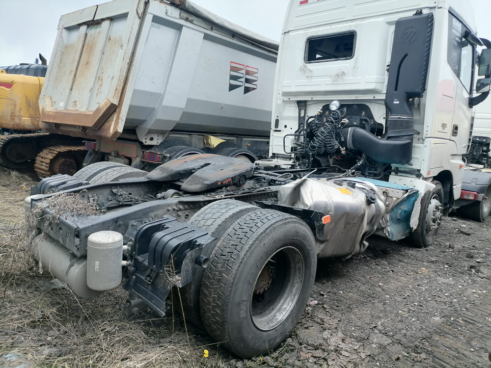 Foton AUMAN 4x2 Седельный тягач BJ4189SLFKA (Дизельный, 11,8 л, 470 л.с. МТ)