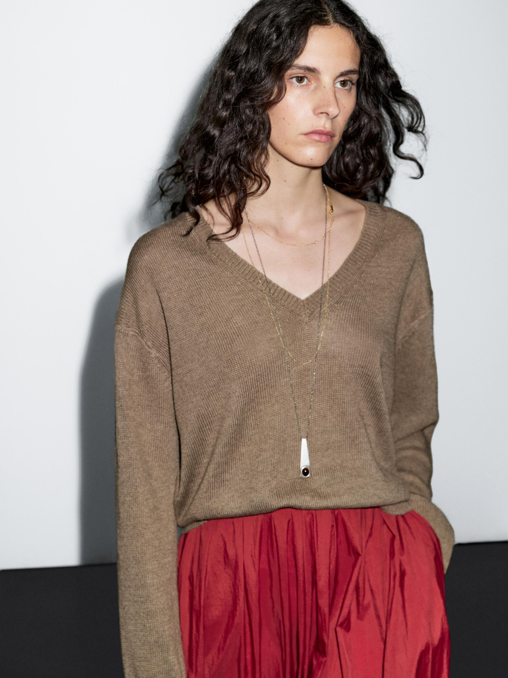 Massimo Dutti Вязаный свитер с длинными рукавами и V-образным вырезом, коричневый