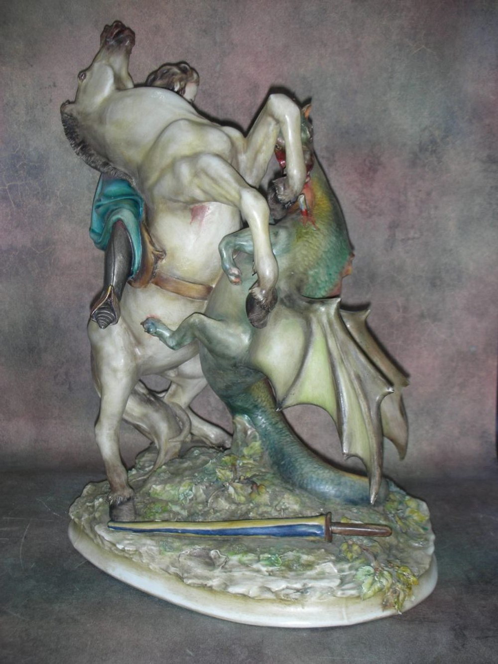 Статуэтка. Фарфор. Святой Георгий. Capodimonte. Италия