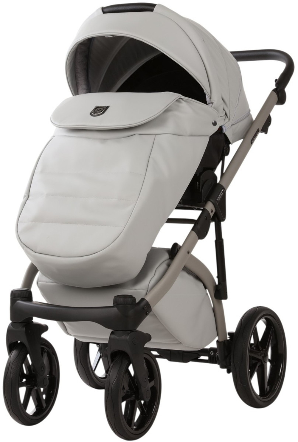 Детская коляска Adamex Chantal Pro Natura 3 в 1 CN-9-MOON (СВ. СЕРАЯ КОЖА)