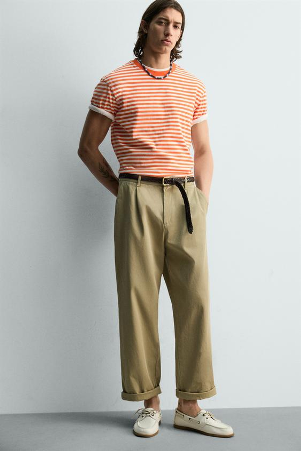 ZARA ФУТБОЛКА REGULAR FIT ЖАККАРД В ПОЛОСКУ, БЕЛО-ОРАНЖЕВЫЙ