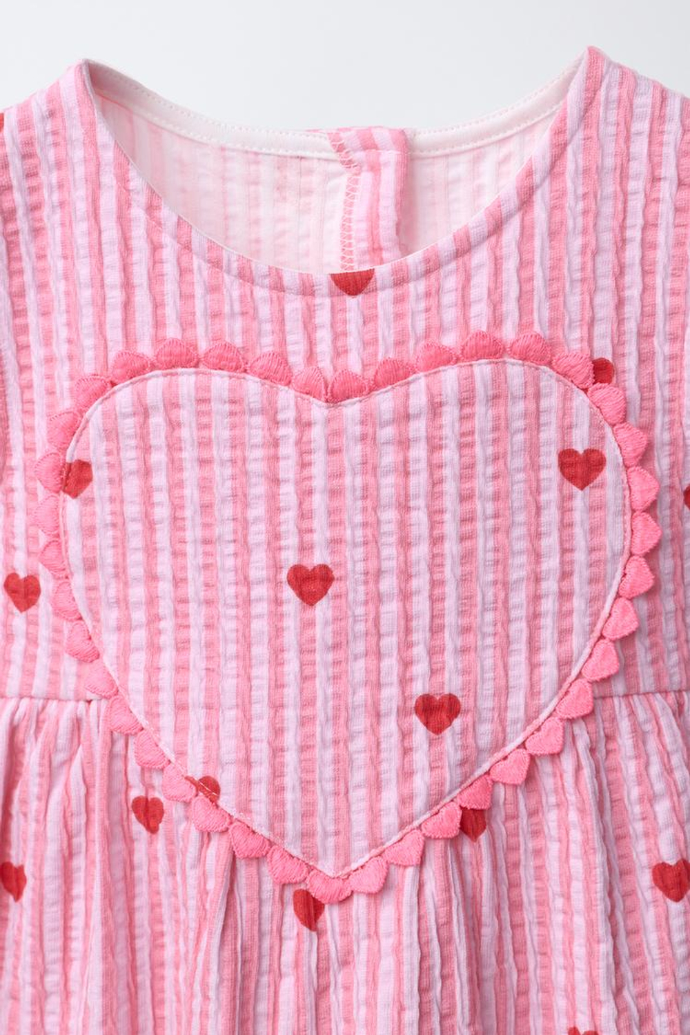 ZARA ПЛАТЬЕ В ПОЛОСКУ С СЕРДЦАМИ, ЦВЕТ ФУКСИИ