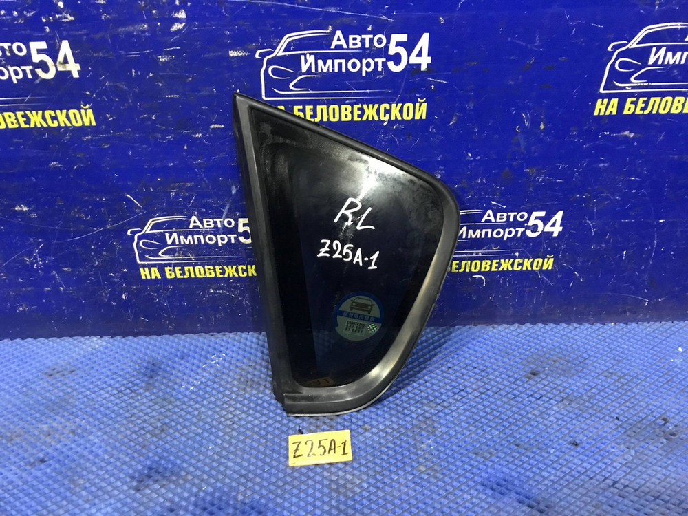 Стекло багажника левое MITSUBISHI COLT 2003