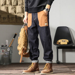 Трендовые джинсы с карманами другого цвета