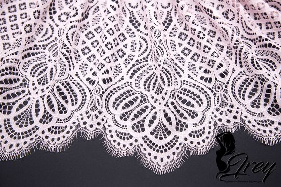01-58 Кружево шантильи 25 см, пудра