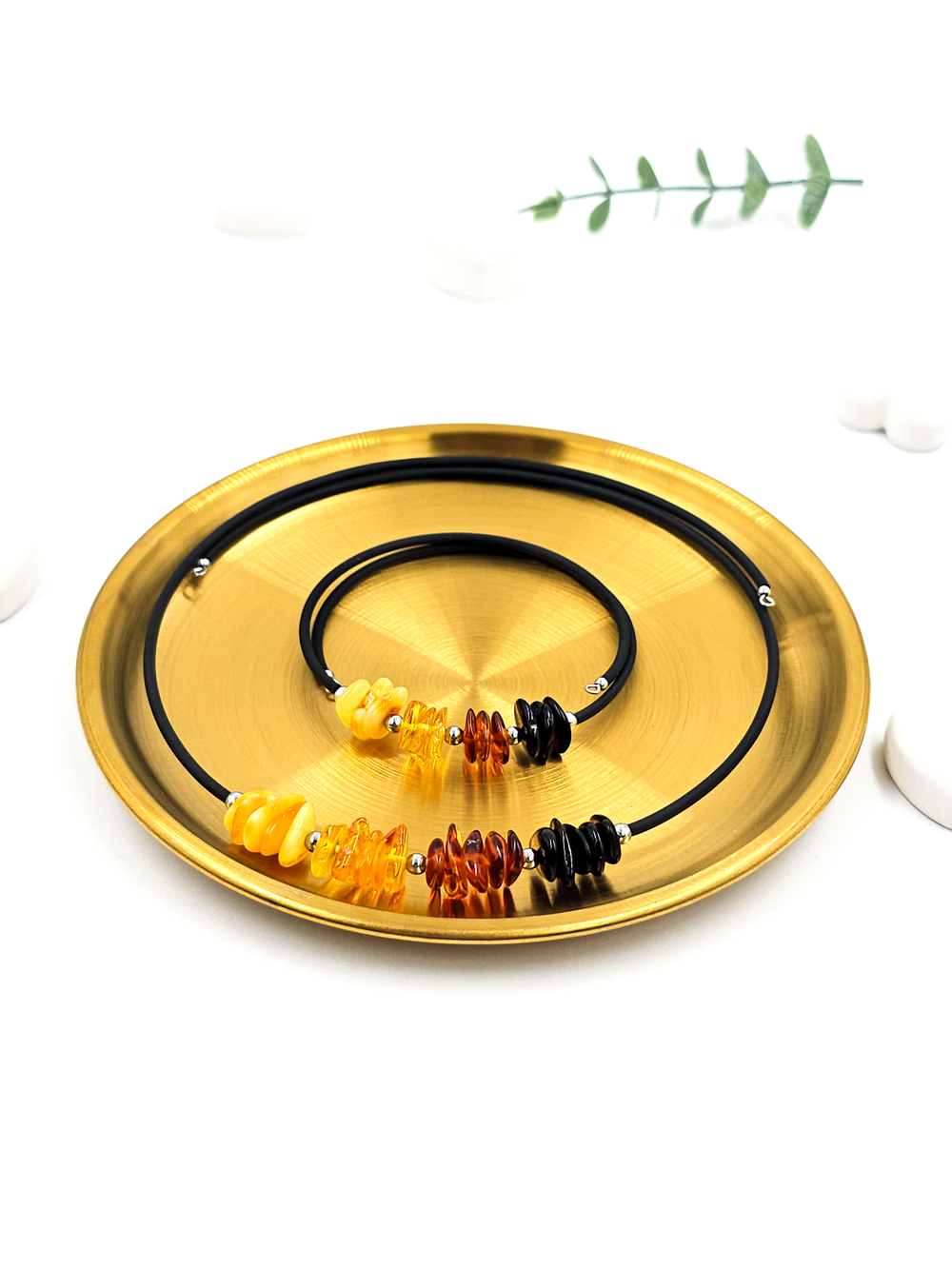 Комплект из чокера и браслета. Натуральный цельный янтарь