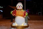 новогодний снеговик с гармошкой, уличная фигура