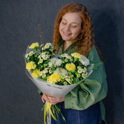 134. Суперстойкий букет в весенних оттенках с ветками вишни