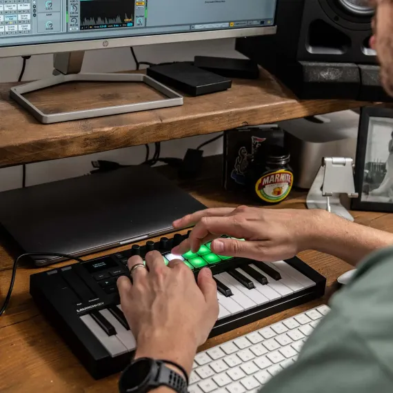 Novation Launchkey Mini 37 MK4 Black