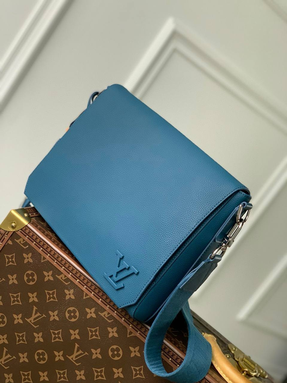 Сумка-мессенджер Louis Vuitton