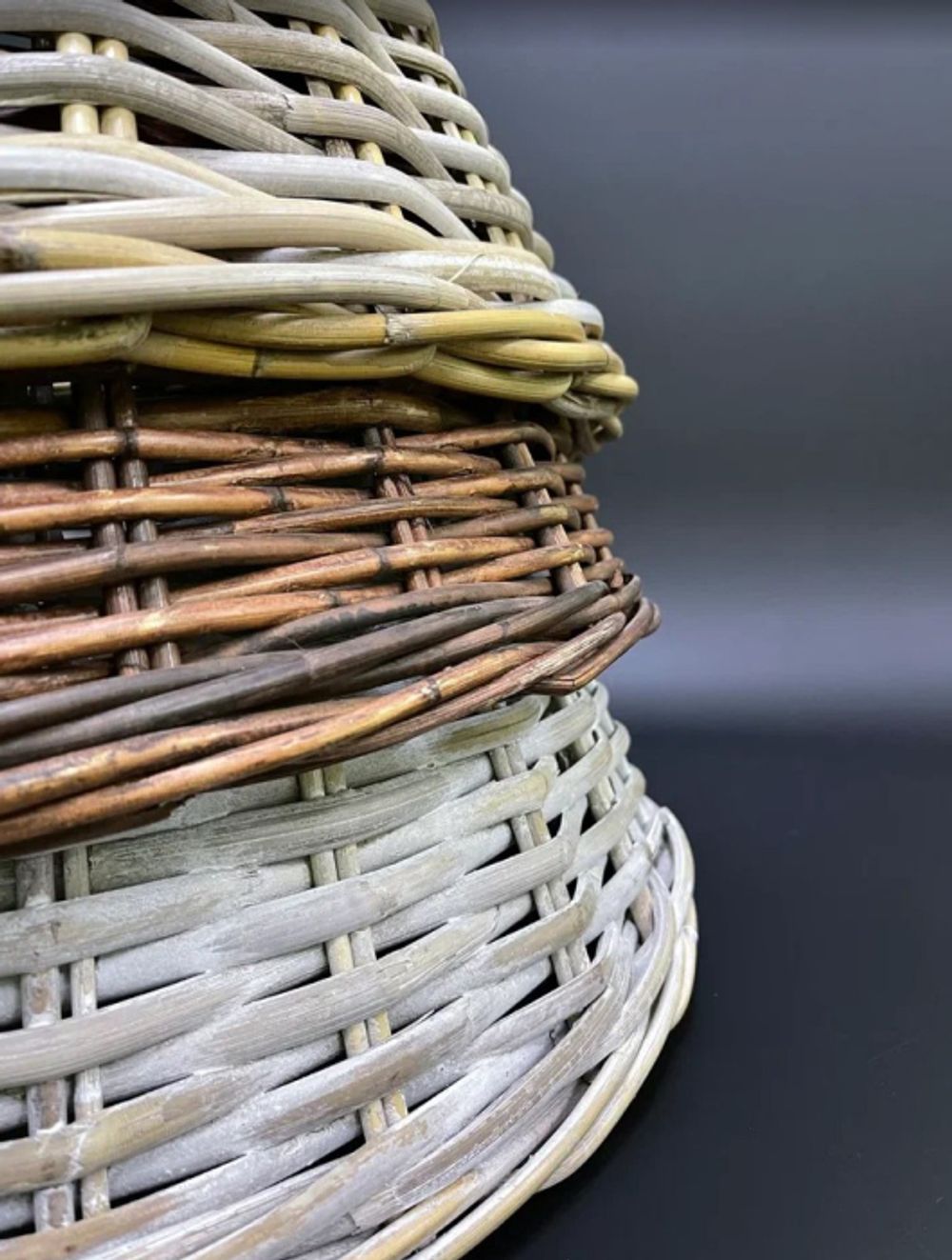 Корзина под елку (белая плетеная)