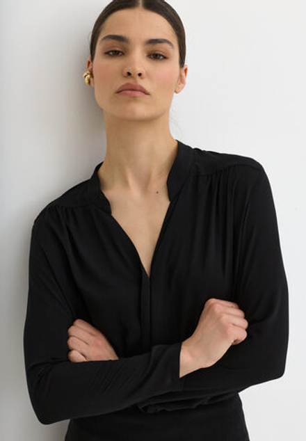 Блуза из вискозы, черная