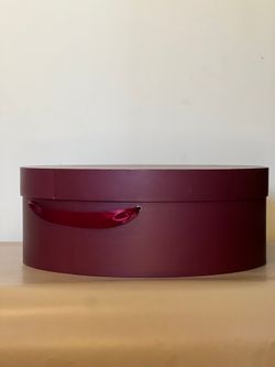 Короткая коробка 40 см Цвет;Бордо . В розницу 850 рублей.
