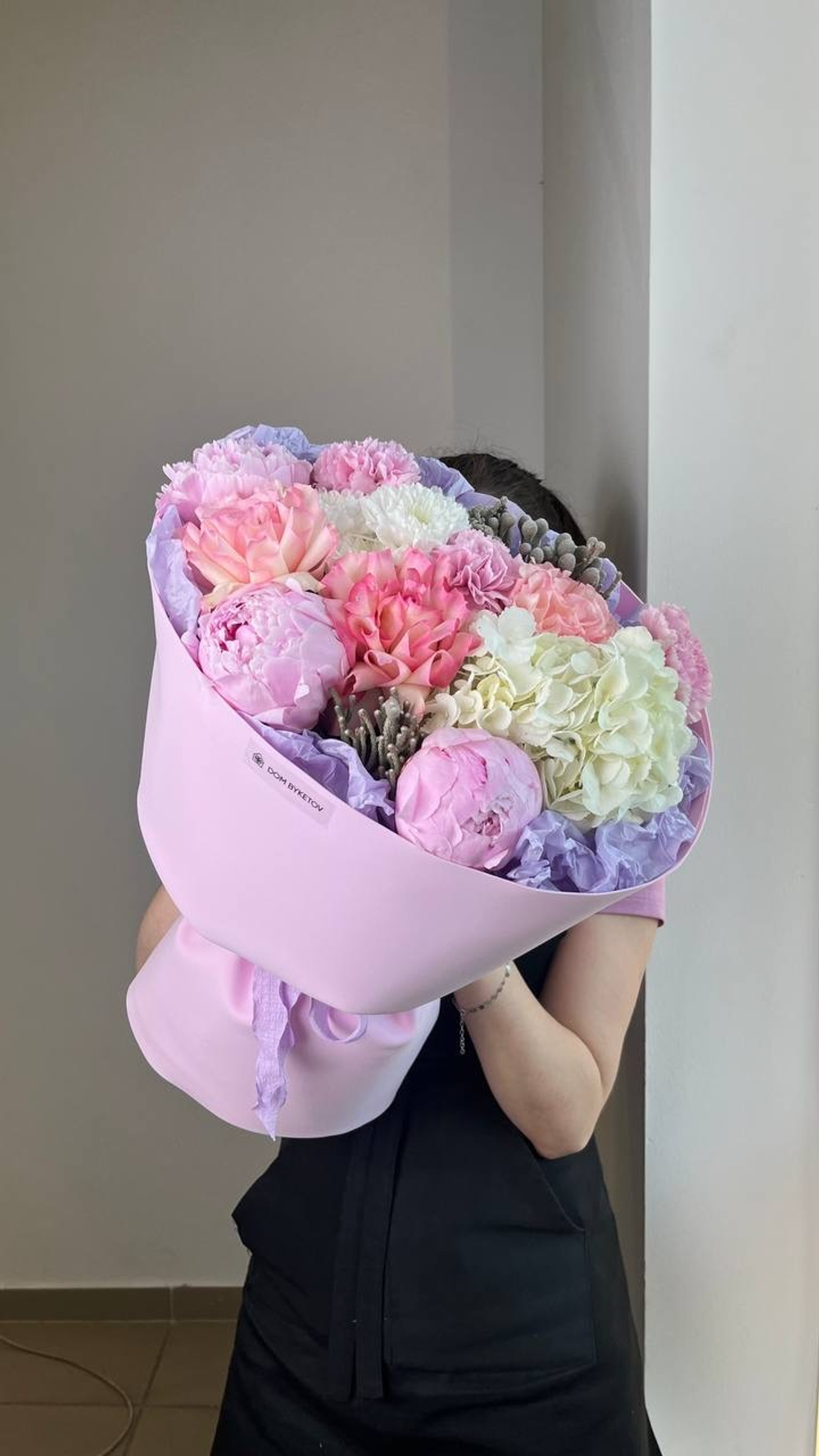 Букет из сборных цветов и пионов