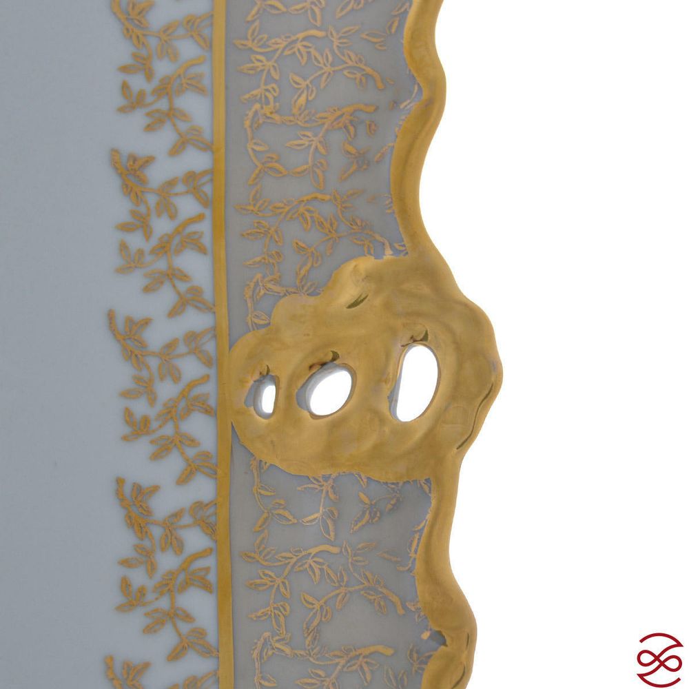 Блюдо квадратное на ножке Queen's Crown Лист бежевый 32*32см