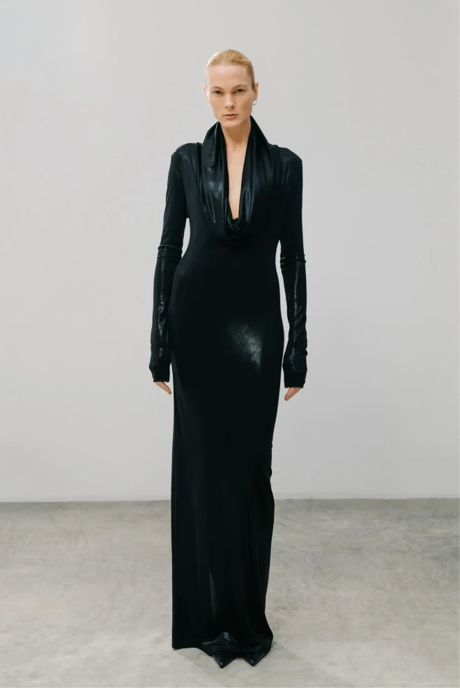 Платье с капюшоном