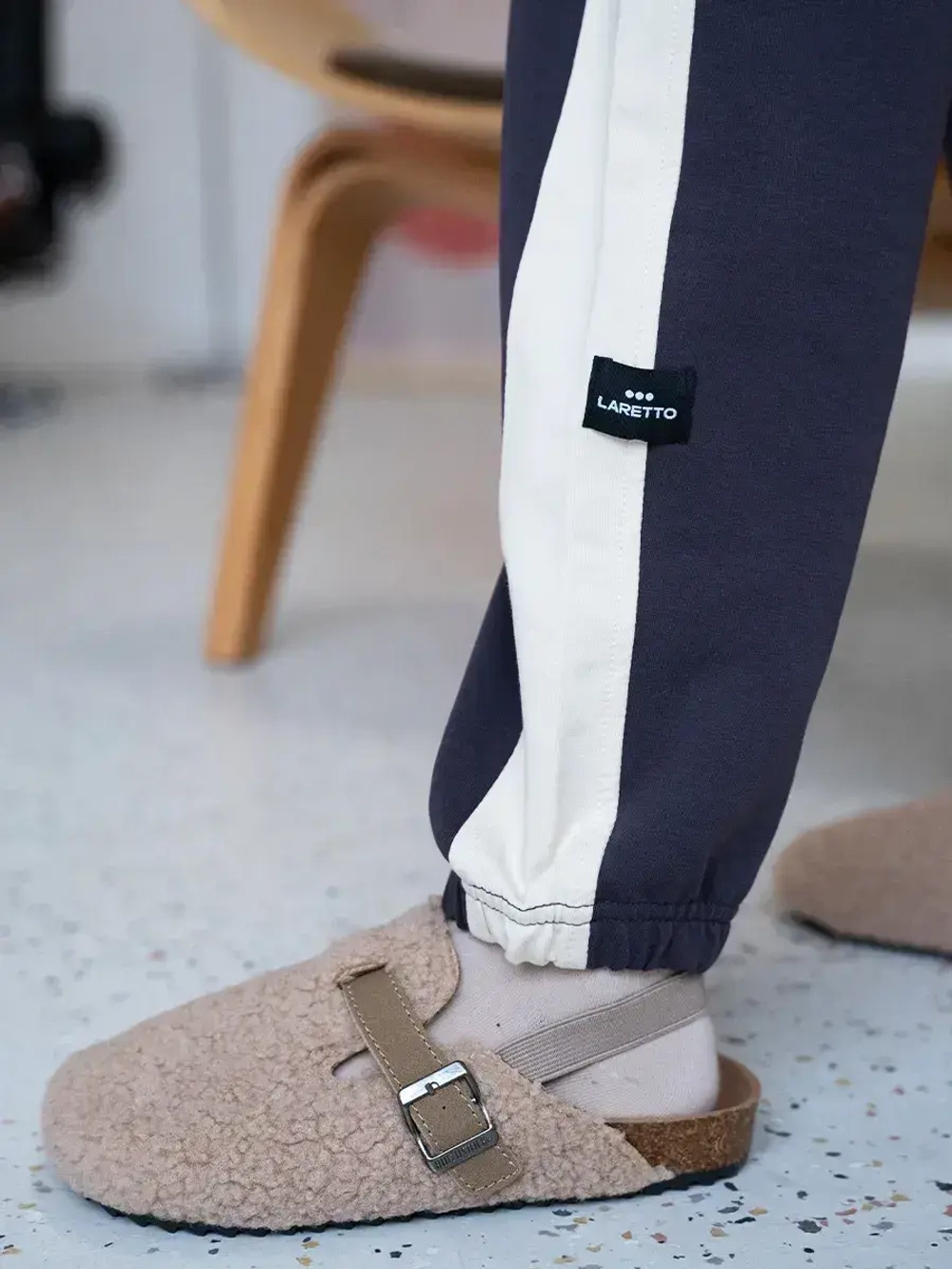 Спортивный костюм для девочки в школу