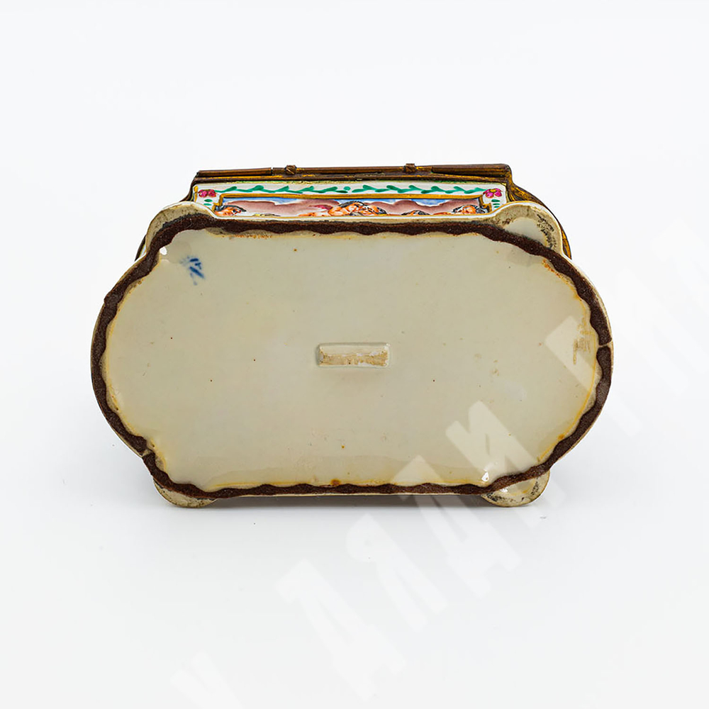 Фарфоровая шкатулка. Путти. Фарфор, ручная роспись. Италия, Каподимонте (Capodimonte), к. XIX в.