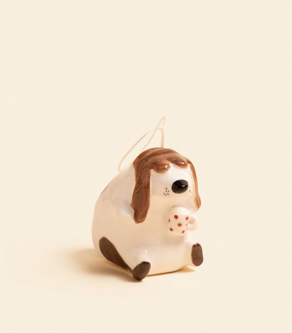 Елочная игрушка – Спящая собака с чашкой кофе | Александра Маврина