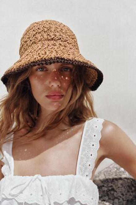 ZARA ПЛЕТЕНАЯ ШЛЯПА С КОНТРАСТНОЙ ОТДЕЛКОЙ, СВЕТЛО-БЕЖЕВЫЙ