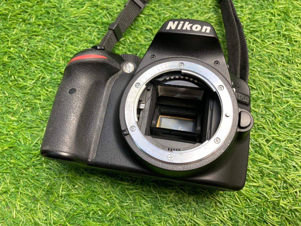 Nikon D3200 kit 18-55mm 3.5-5.6Gll 12.700 кадров