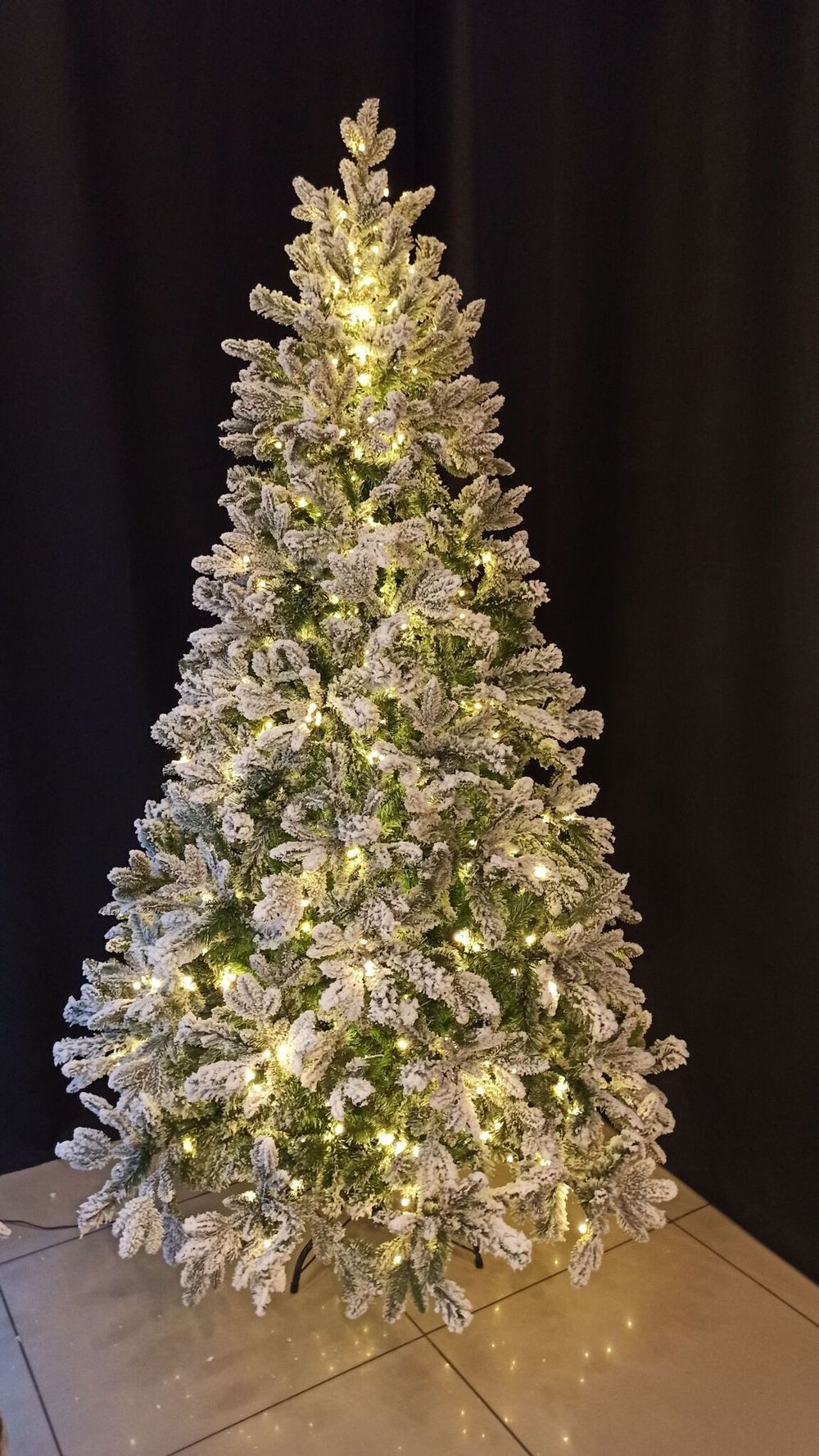 Заснеженная ель с гирляндой «Барокко» теплый свет (Литая+пвх) 120 см / 1,2 м