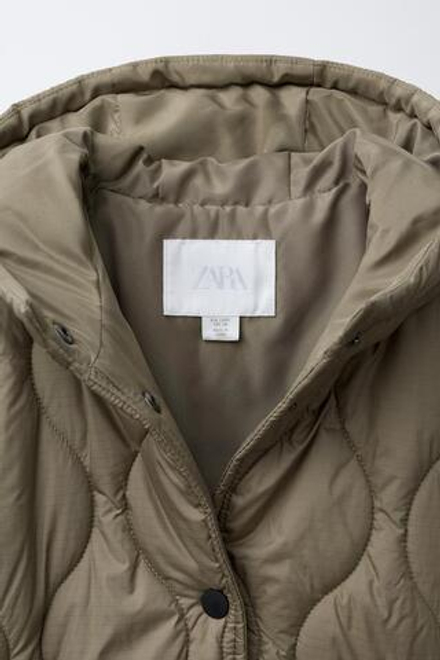 ZARA ДЛИННАЯ ЛЕГКАЯ СТЕГАНАЯ КУРТКА, ЗЕЛЕНЫЙ