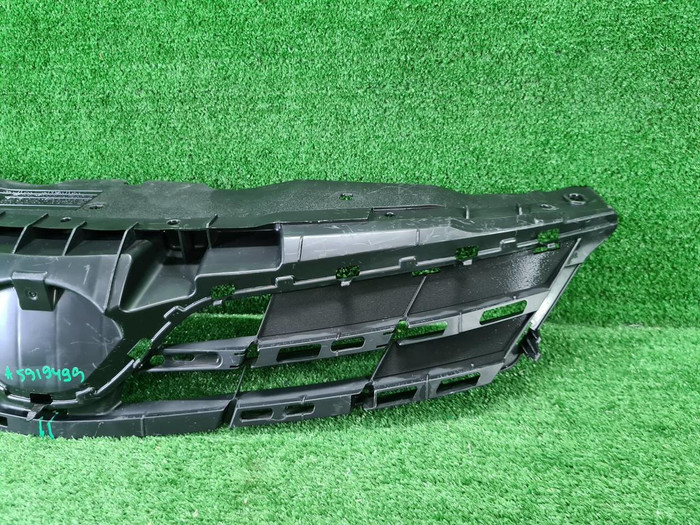 Кронштейн решетки Toyota Corolla E150 (2008-2013)