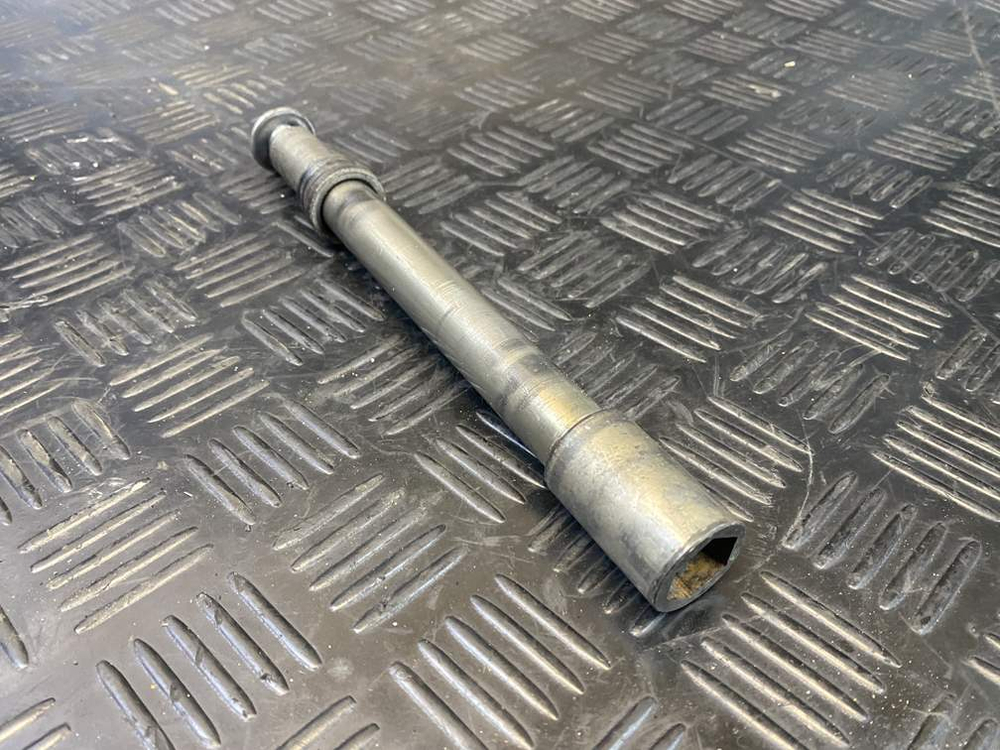 Ось переднего колеса Yamaha FJR1300A RP13A 2010