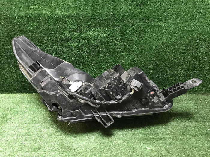 Битая Фара левая Subaru Outback 6 (2019-2022) LED