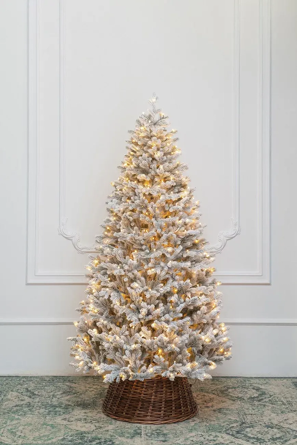 Искусственная елка Алтайская заснеженная 270 см., 760 теплых-белых Led ламп, 100% литая хвоя, ЕлкиТорг (203270)