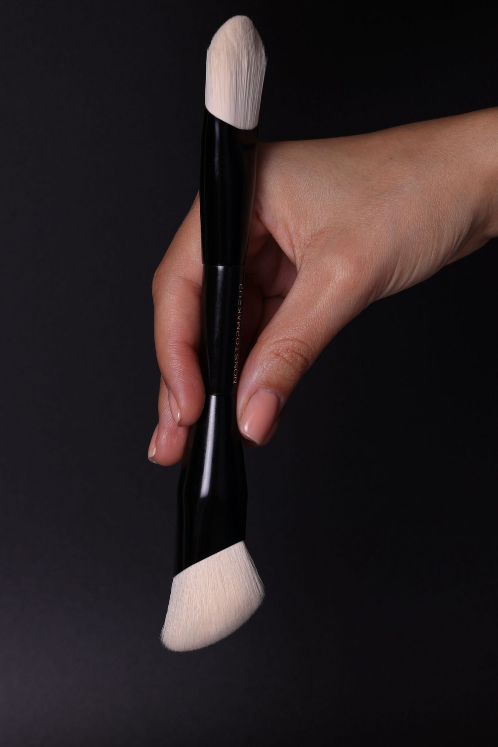NONSTOPMAKEUP BS03 Flawless Finish Foundation Brush, Кисть для тона, скульптора, румян, двусторонняя кисть, высококачественный синтетический ворс, черная, 1 шт